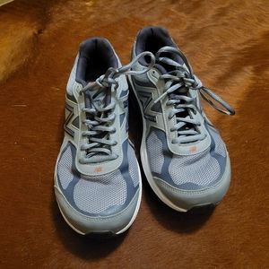 Size 81/2 womens- New Balance 1540v3 Gunmetal Dragonfly 2021